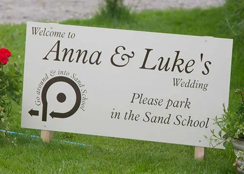 Aluminium composite is a light weight, strong yet inexpensive material. Wedding & Event Signage