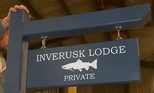 Post with Hanging Arm