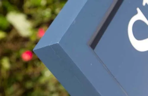 Close-up of Frame Edge