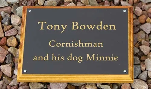 Backing Boards should be 25mm large than the plaque, Acrylic Plaque on Backing Board